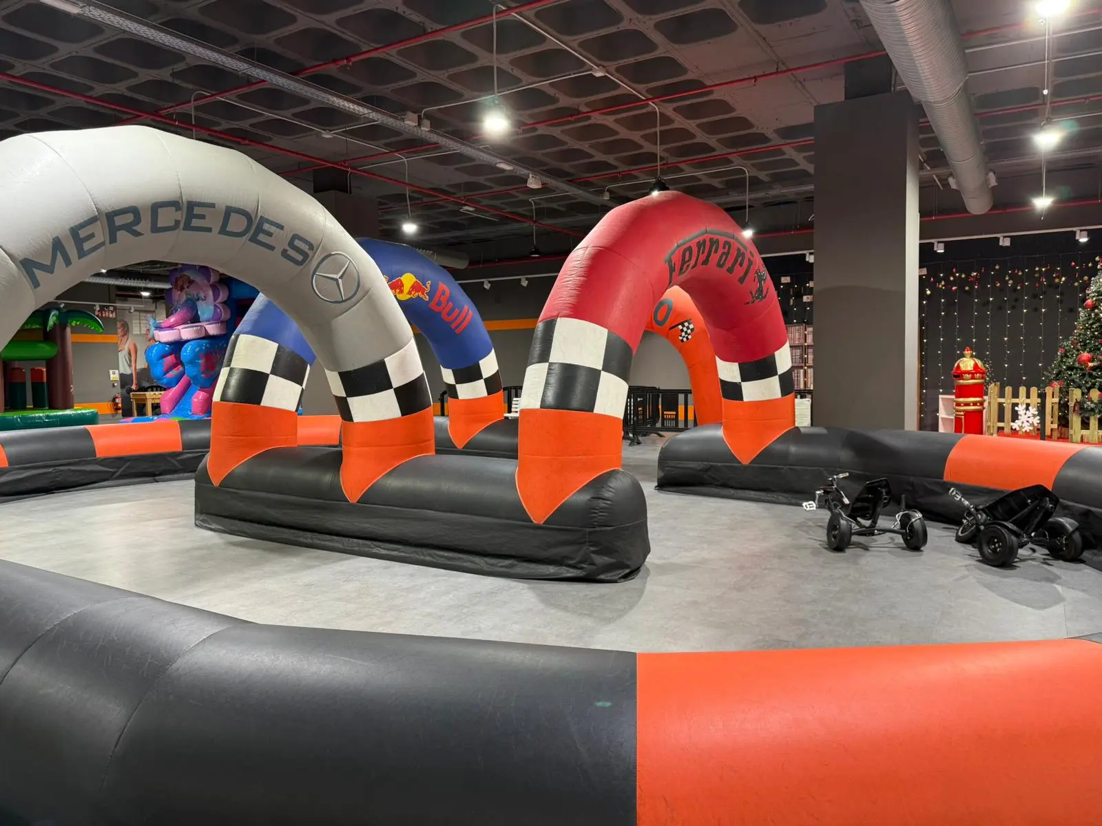 Centro de Ocio en Alcobendas de hinchables Alvisa con karts y juegos