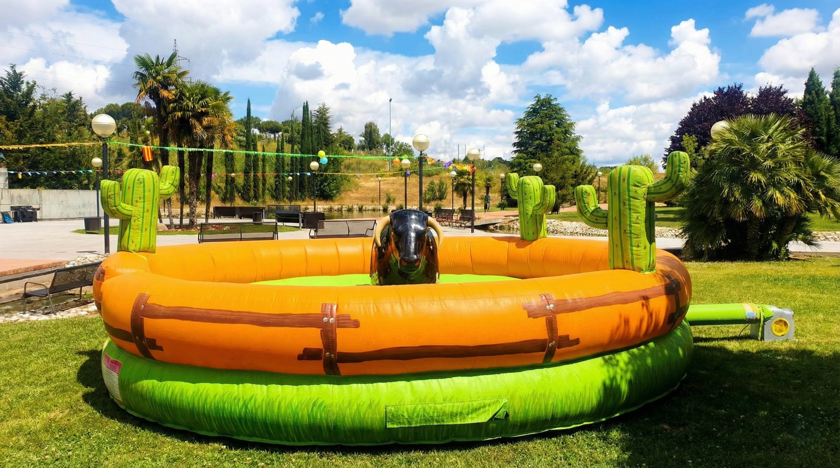 Toro mec&aacute;nico infantil