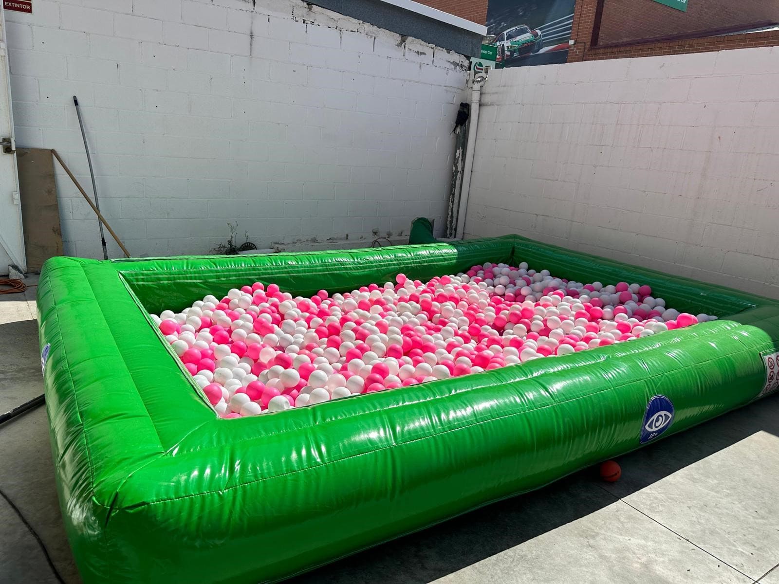 PISCINA DE BOLAS HINCHABLE ( 4,5 x 3 METROS)